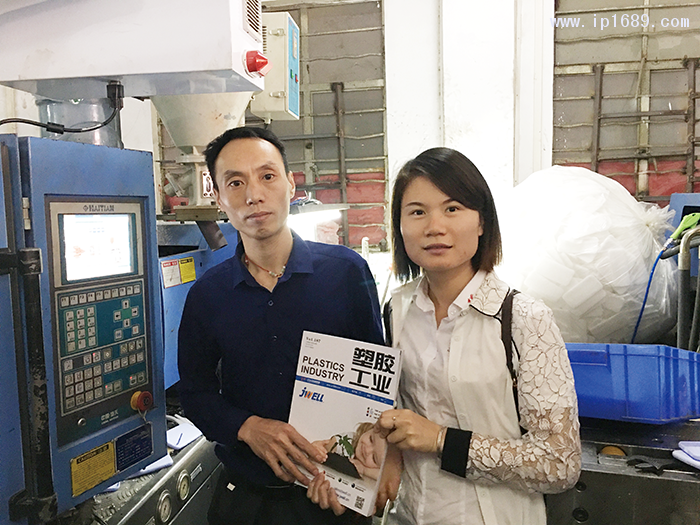 榮聯塑料制品廠袁總經理(左)