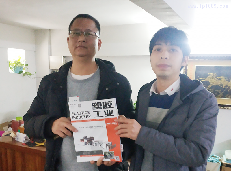 廣州和唐塑料制品有限公司總經理舒堅強(左)