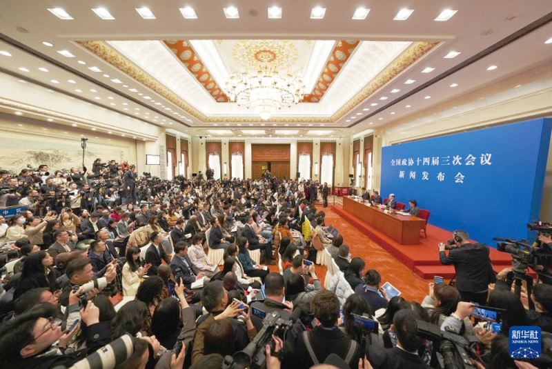 政府工作報(bào)告揭示2025塑機(jī)行業(yè)新動(dòng)向-拷貝-2