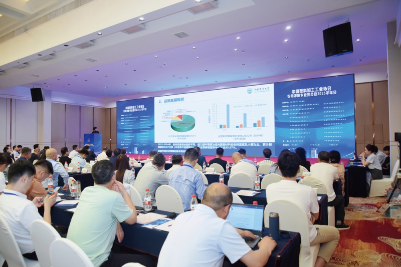 現(xiàn)場近二十家單位及企業(yè)帶來了精彩的報(bào)告